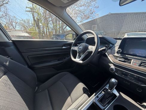 Used 2025 Nissan Altima 2.5 SV image 32