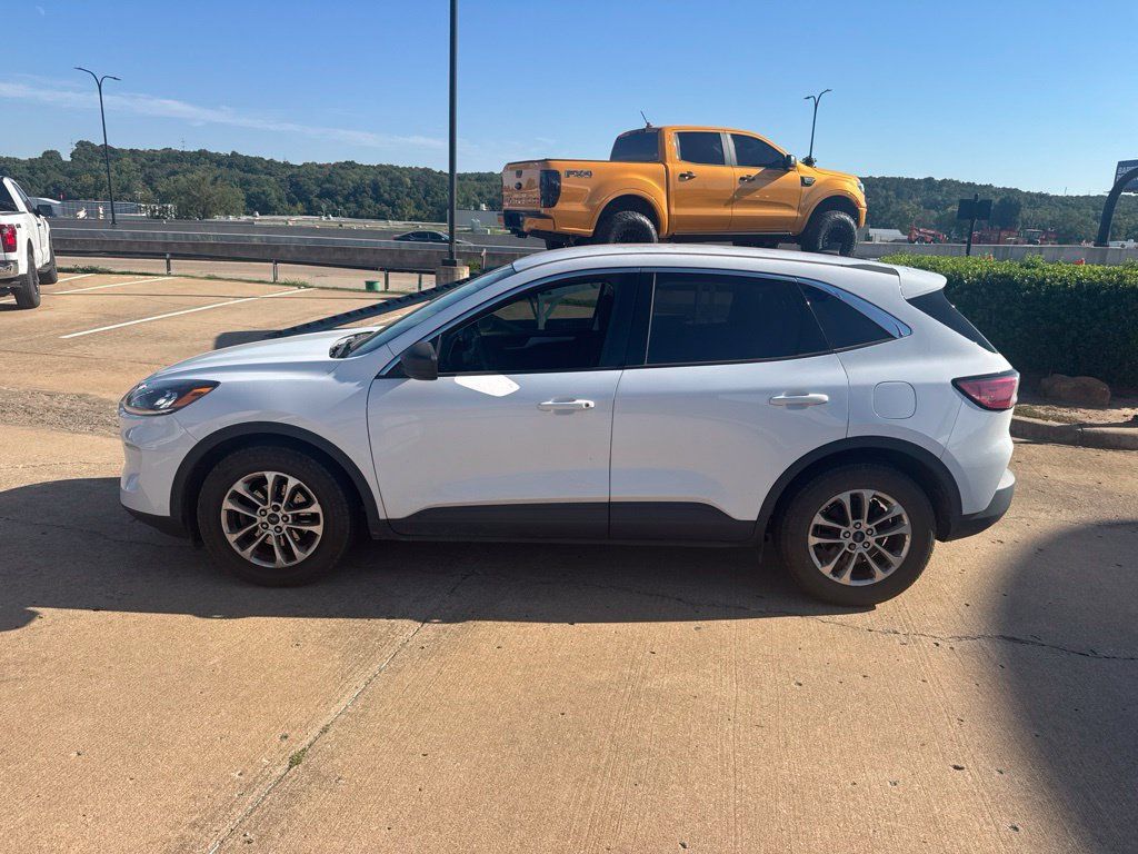 Used 2022 Ford Escape SE FWD image 6