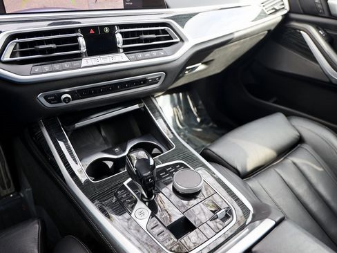 Used 2022 BMW X7 M50i w/ Cold Weather Package image 23