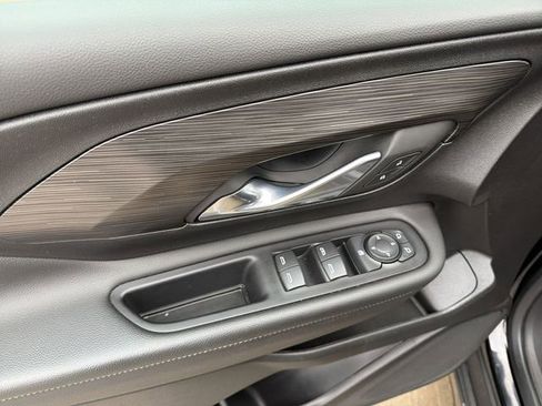 Used 2023 GMC Terrain SLE w/ Driver Convenience Package image 15