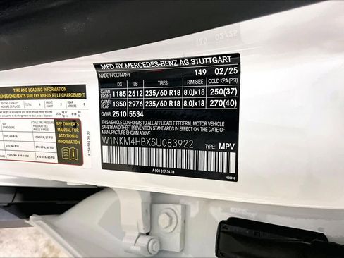 Used 2025 Mercedes-Benz GLC 300 4MATIC image 37