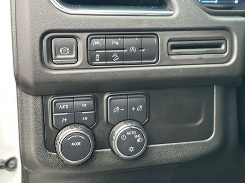 Used 2023 Chevrolet Suburban Premier image 25