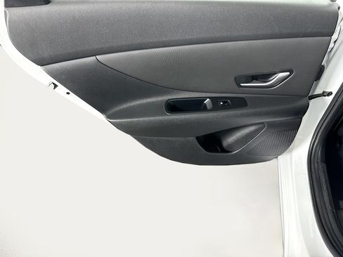 Used 2022 Hyundai Elantra SEL w/ Convenience Package FWD image 26