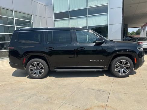 Used 2024 Jeep Wagoneer Series II AWD/4WD image 8