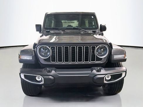 Used 2025 Jeep Wrangler Unlimited Sahara image 2