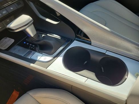 New 2026 Hyundai Elantra Limited FWD image 16