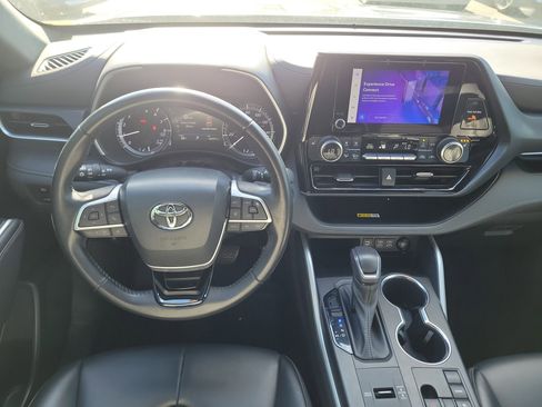 Used 2023 Toyota Highlander XSE FWD image 19