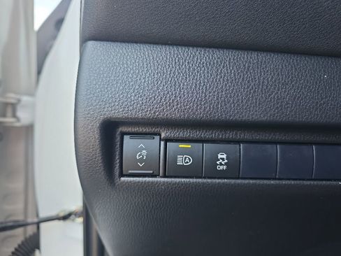 Used 2021 Toyota Venza LE AWD/4WD image 15