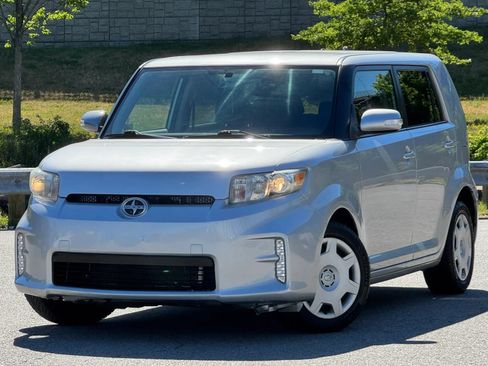 Used 2013 Scion xB FWD image 1