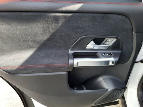 New 2025 Mercedes-Benz GLB 250 4MATIC image 32