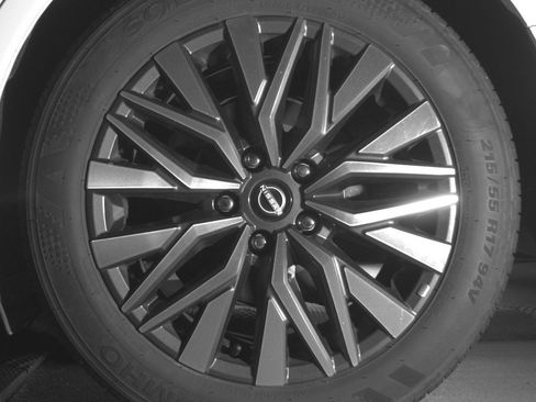 Used 2025 Nissan Altima 2.5 SV FWD image 14