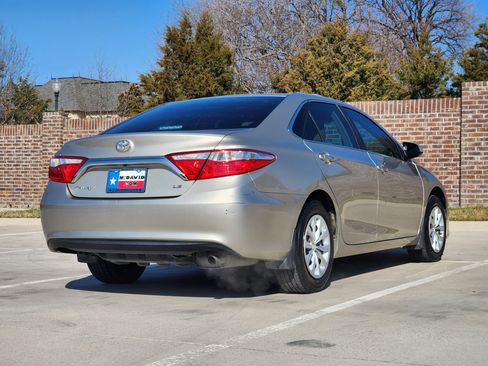Used 2015 Toyota Camry LE image 6