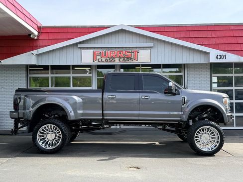 Used 2022 Ford F450 Platinum w/ FX4 Off-Road Package image 2