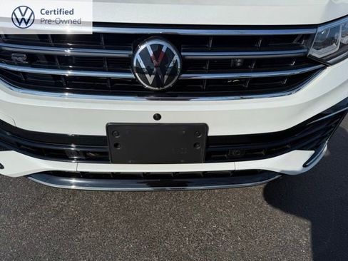Certified 2023 Volkswagen Tiguan SEL R-Line image 18