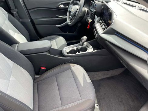 Used 2025 Chevrolet Trax LS image 21