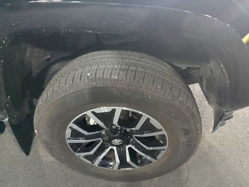 Used 2022 Toyota Tacoma TRD Sport w/ TRD Premium Sport Package image 18