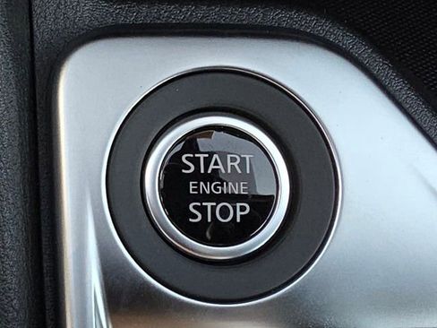 New 2025 Nissan Sentra SR w/ Midnight Edition image 13