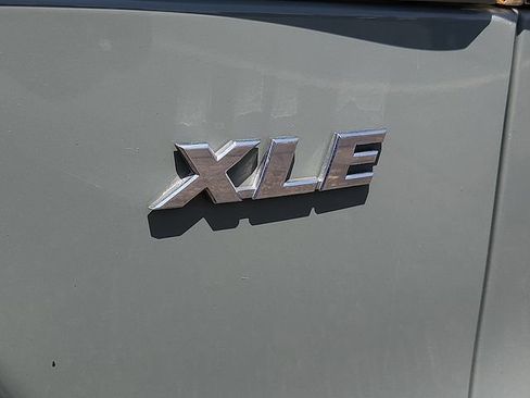 Used 2021 Toyota RAV4 XLE FWD image 9