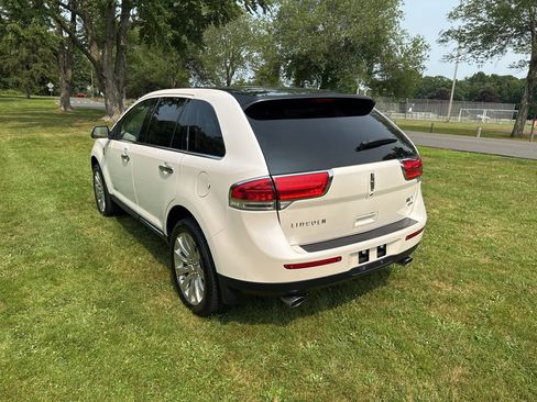 Used 2012 Lincoln MKX AWD image 16