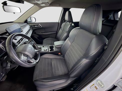 Used 2024 Mitsubishi Outlander SE FWD image 13