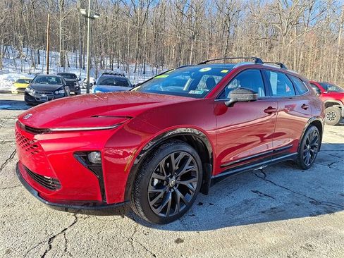 Used 2025 Toyota Crown Signia Limited image 3