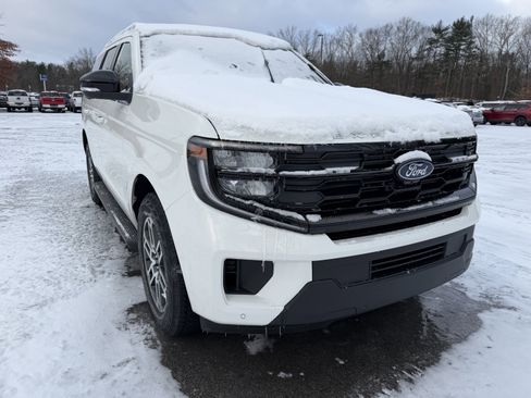 New 2026 Ford Expedition Active image 9