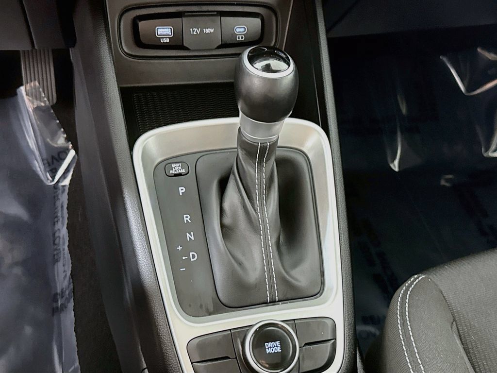Certified 2024 Hyundai Venue SEL FWD image 10