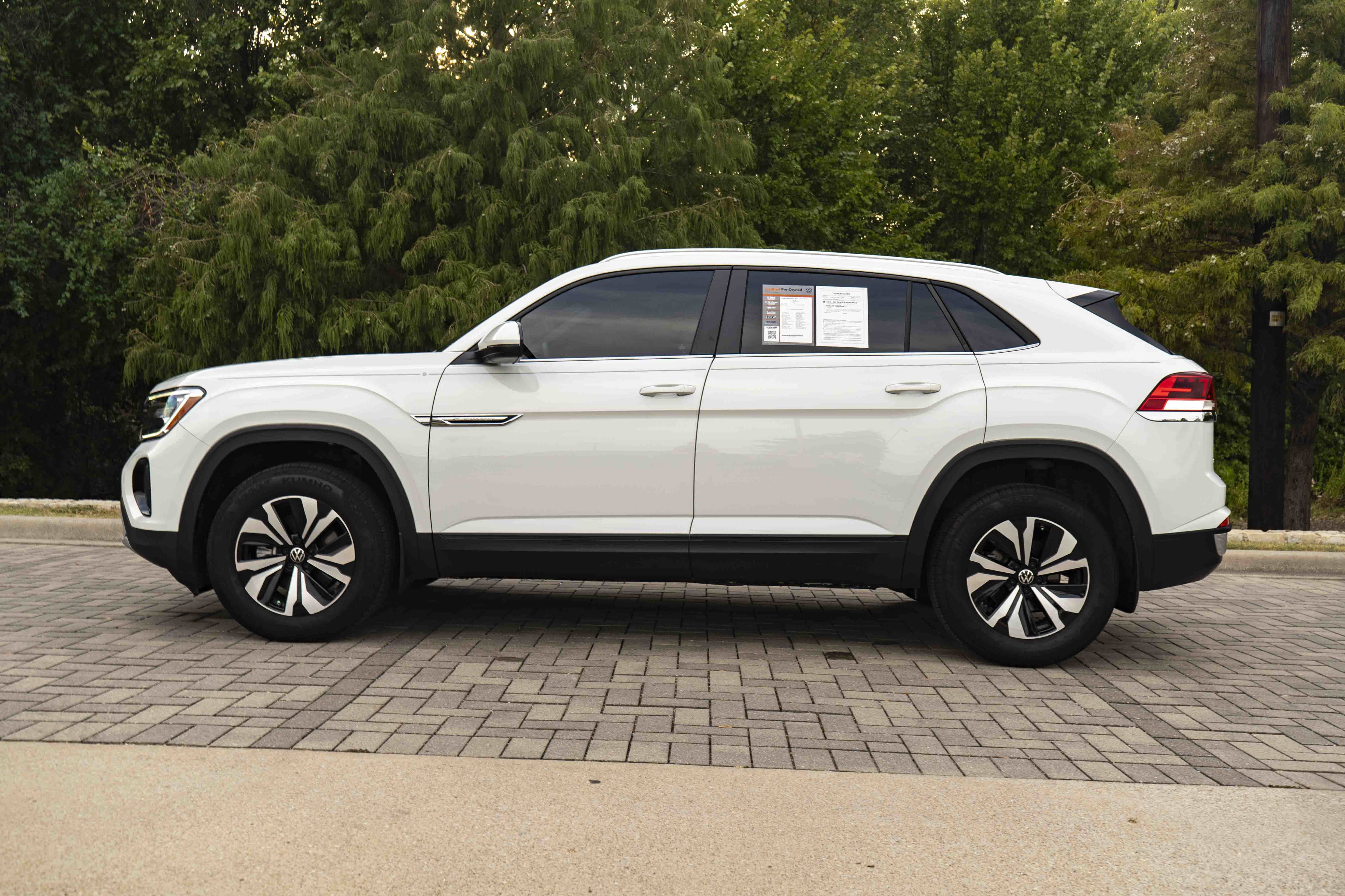 Certified 2024 Volkswagen Atlas Cross Sport SE FWD image 4
