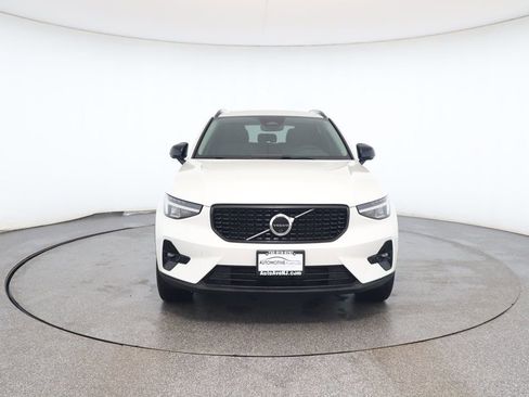 Used 2024 Volvo XC40 B5 Plus w/ Climate Package image 8