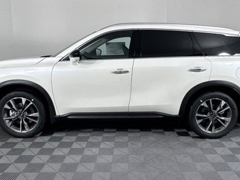 Certified 2025 INFINITI QX60 Luxe w/ Vision Package image 4