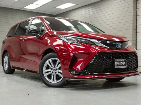 Used 2022 Toyota Sienna XSE w/ XSE Plus Package AWD/4WD image 1