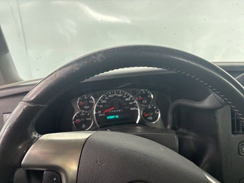 Used 2016 Chevrolet Express 2500 Extended image 14