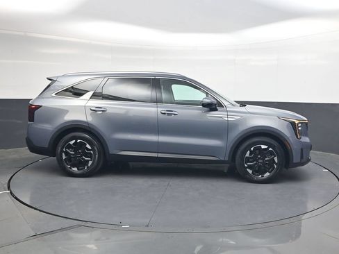 Used 2025 Kia Sorento S FWD image 3