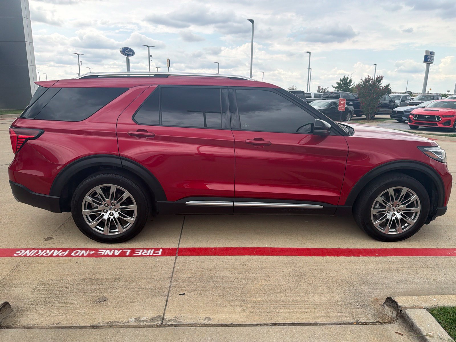 Certified 2025 Ford Explorer Platinum RWD image 11