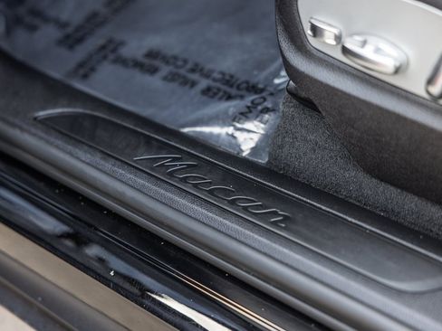 Certified 2022 Porsche Macan image 16