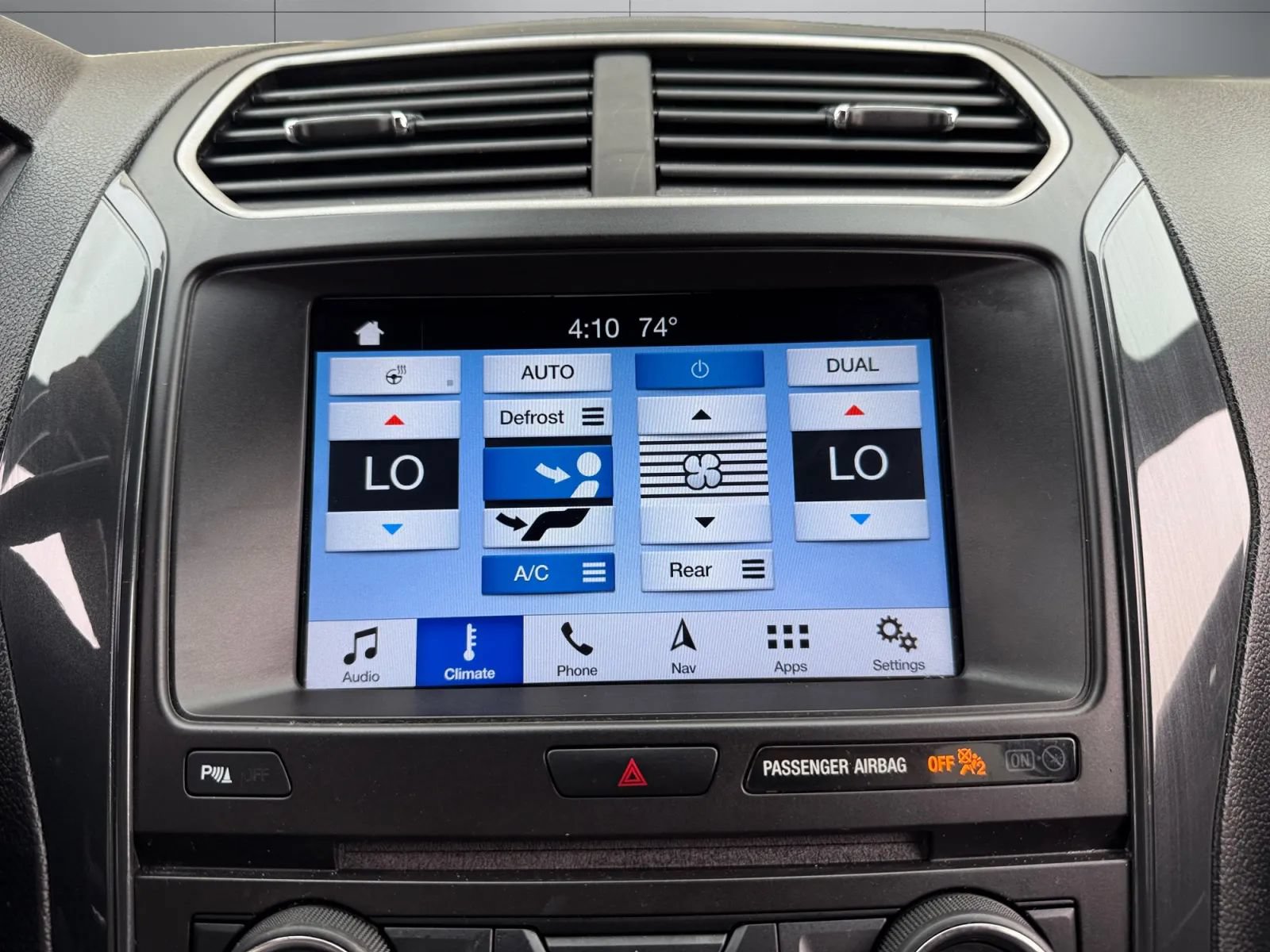 Used 2018 Ford Explorer XLT w/ Equipment Group 202A AWD/4WD image 38
