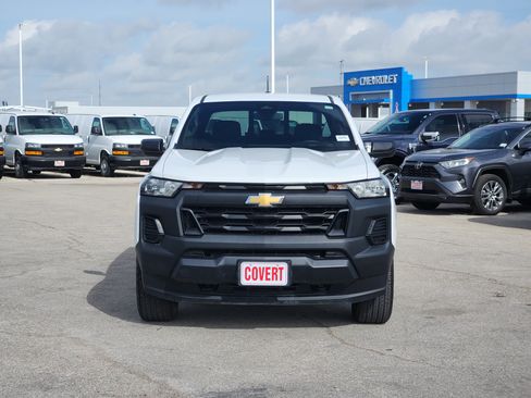 Used 2025 Chevrolet Colorado W/T w/ Advanced Trailering Package AWD/4WD image 2
