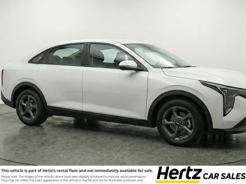 Used 2025 Kia K4 LXS image 1