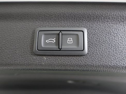 Used 2025 Audi Q3 2.0T Premium w/ Convenience Package image 17