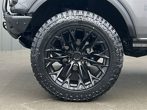 Used 2024 Ford Bronco Wildtrak image 9