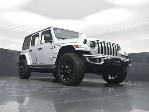 Used 2023 Jeep Wrangler Unlimited Sahara w/ Cold Weather Group AWD/4WD image 44