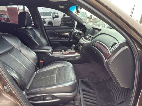 Used 2019 INFINITI Q70 Luxe w/ Sport Package image 29