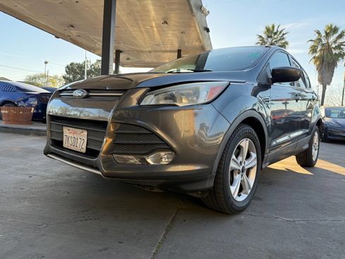 Used 2015 Ford Escape SE image 2
