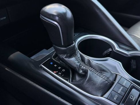 Used 2018 Toyota Camry XSE FWD image 18