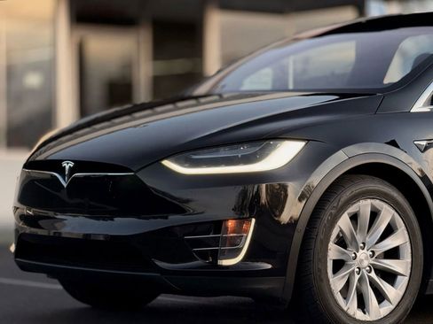 Used 2017 Tesla Model X 75D image 4