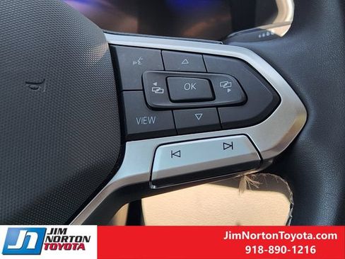 Used 2023 Volkswagen Tiguan SE w/ Panoramic Sunroof Package FWD image 29