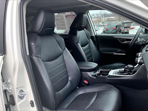 Used 2021 Toyota RAV4 Limited image 7