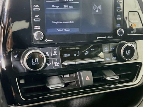 Certified 2021 Toyota Highlander XLE AWD/4WD image 14