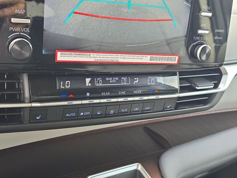 Used 2022 Toyota Sienna XLE FWD image 26