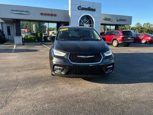 Used 2022 Chrysler Pacifica Touring-L FWD image 37